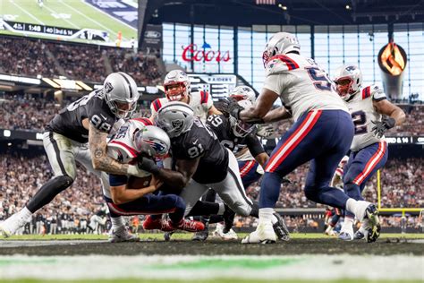 Patriots can’t complete comeback, fall to Raiders 21-17 after last-minute safety